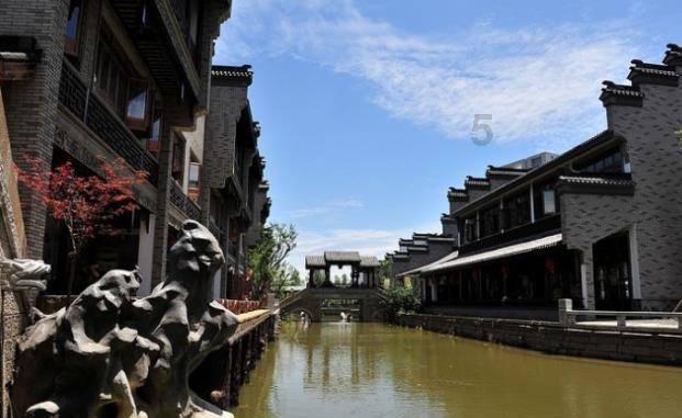 探寻如何看待王景春用华鼎奖杯喝酒这件事?,发现更多乐趣